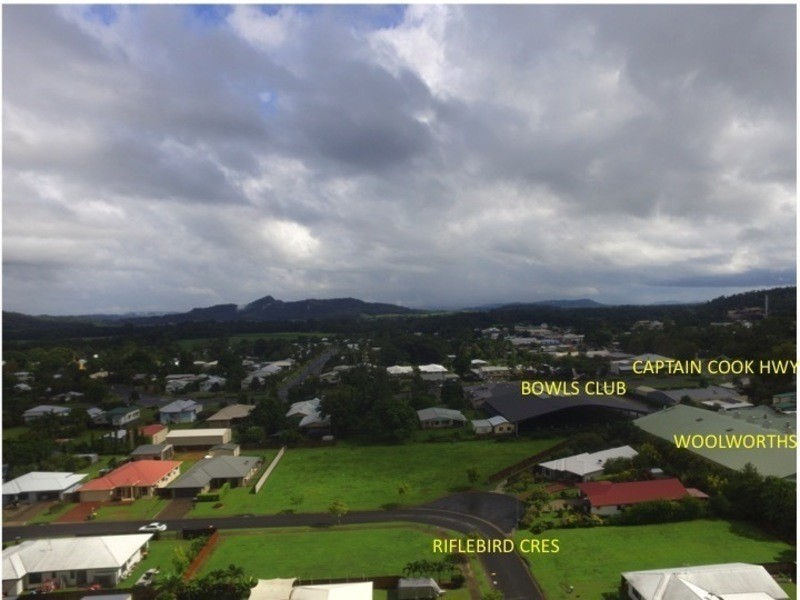 8 Riflebird Cres, Mossman QLD 4873