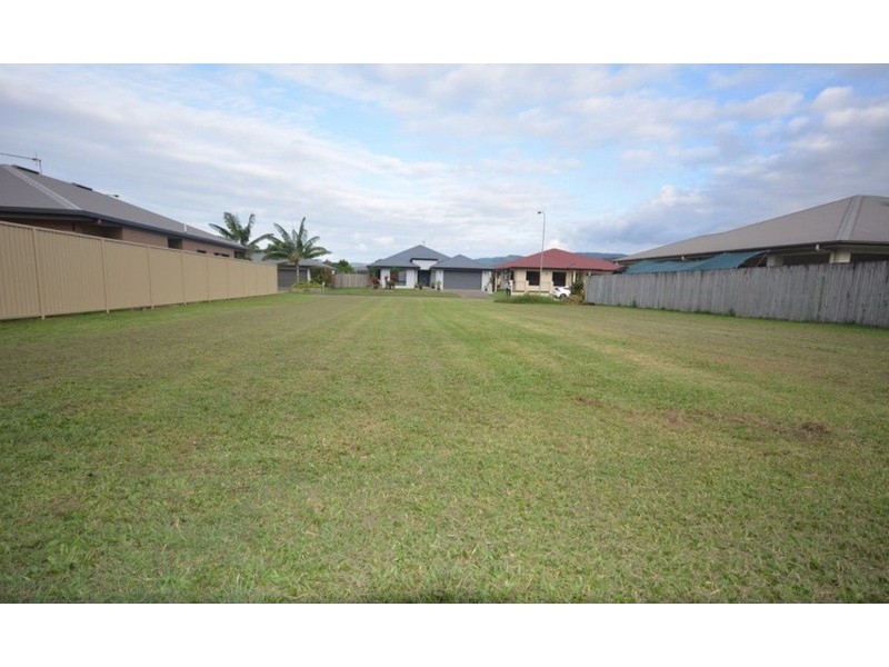 8 Riflebird Cres, Mossman QLD 4873