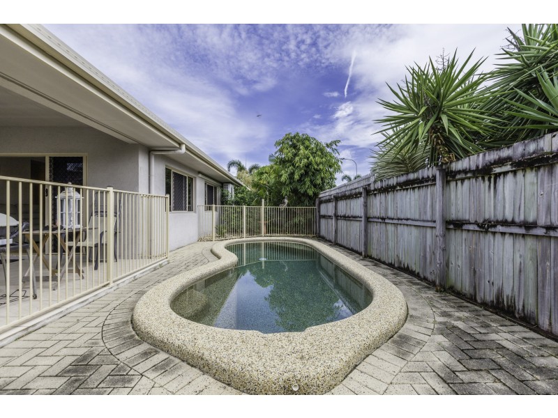 1 Cable Close, Kewarra Beach QLD 4879