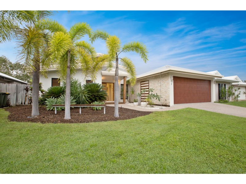 7 Icefire Quay, Trinity Park QLD 4879
