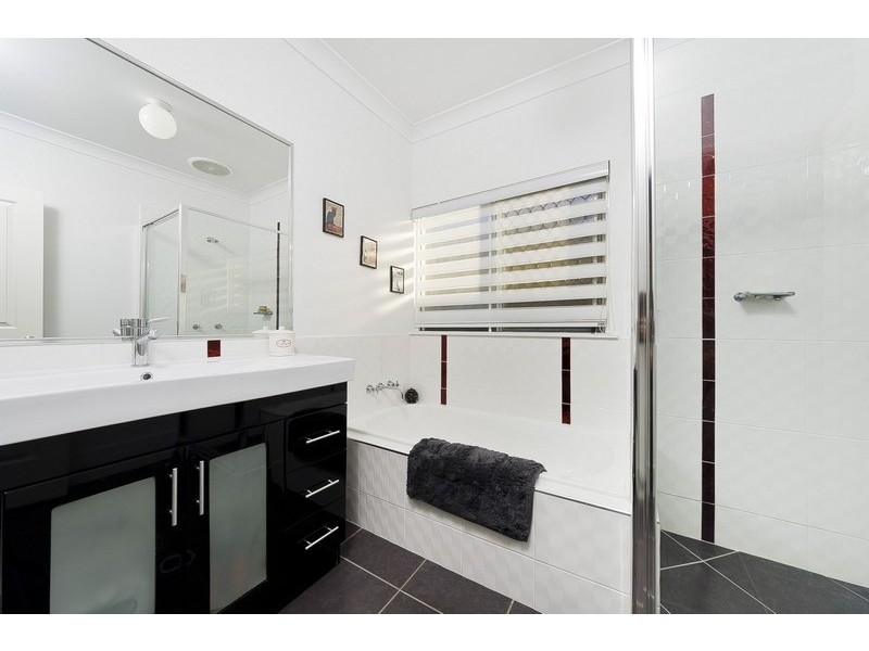 8  Goldberg Close, White Rock QLD 4868