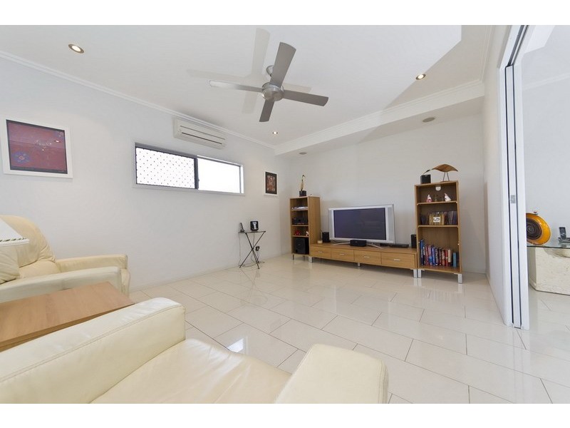 9 Bowline cl, Trinity Beach QLD 4879