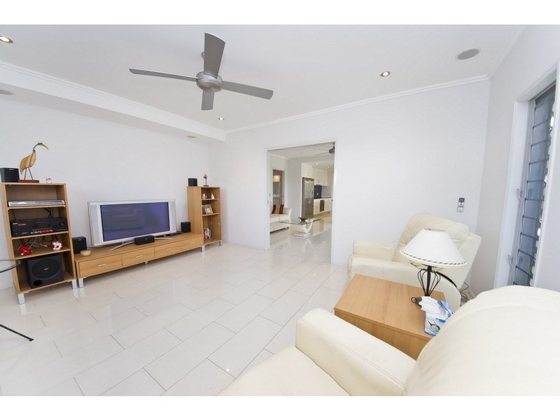 9 Bowline cl, Trinity Beach QLD 4879