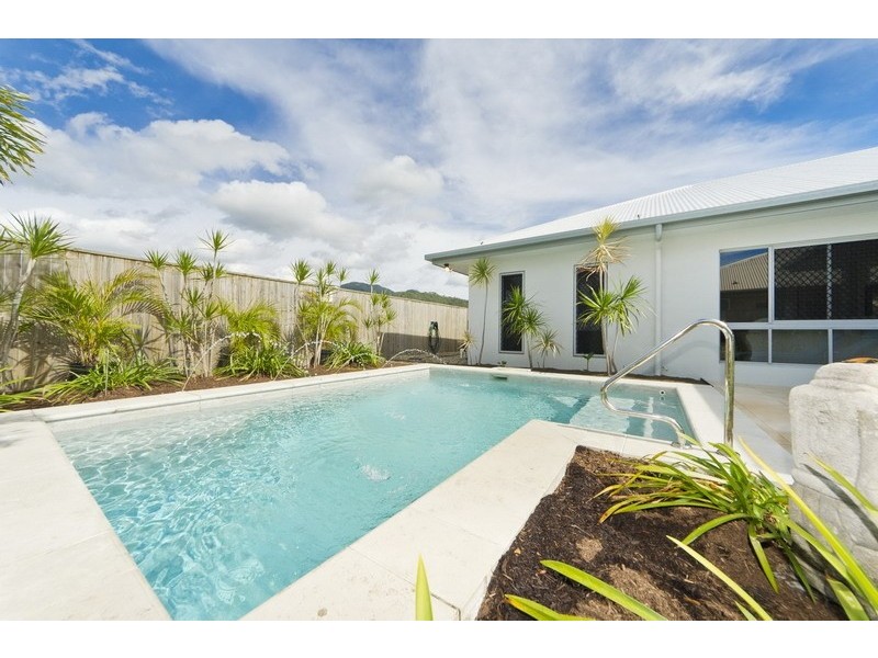 9 Bowline cl, Trinity Beach QLD 4879