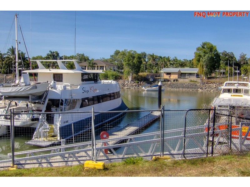 11 Riverside Parade, Trinity Park QLD 4879