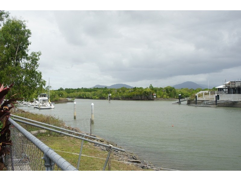 11 Riverside Parade, Trinity Park QLD 4879