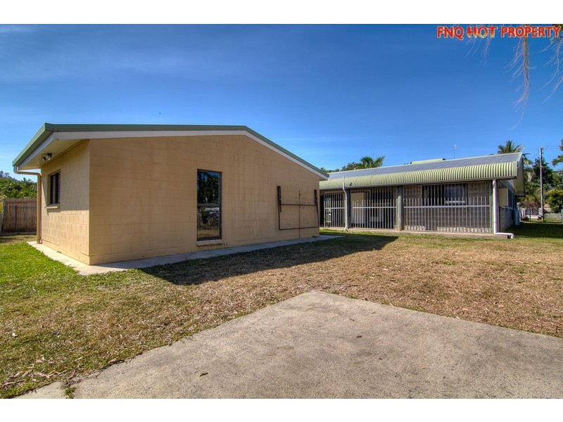 11 Riverside Parade, Trinity Park QLD 4879