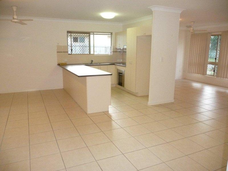 39 Larsen Road, Redlynch QLD 4870