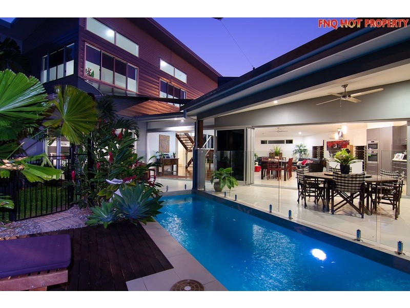 1 Lillian Road, Palm Cove QLD 4879