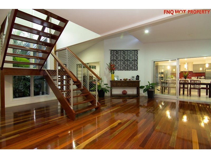 1 Lillian Road, Palm Cove QLD 4879