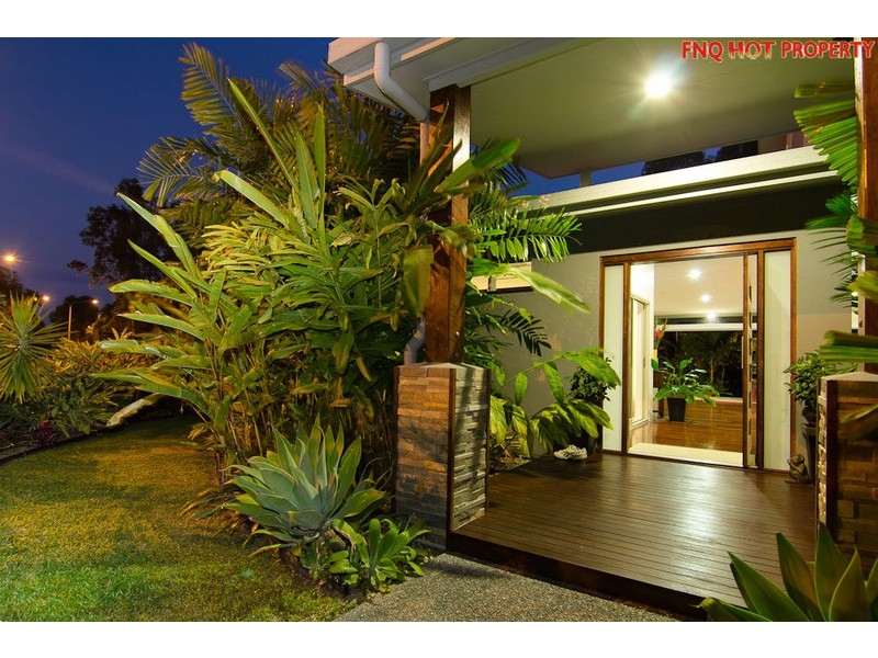 1 Lillian Road, Palm Cove QLD 4879