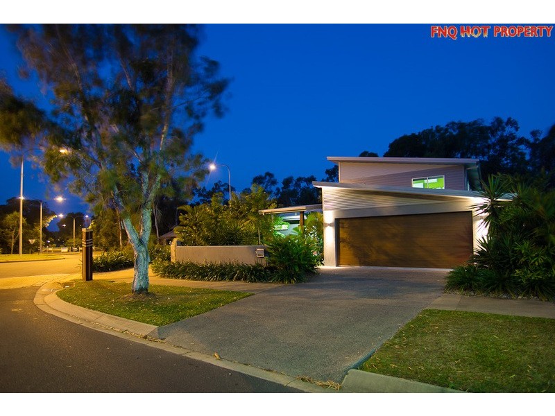 1 Lillian Road, Palm Cove QLD 4879