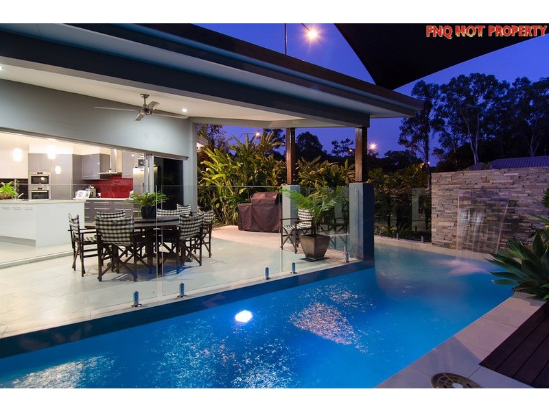 1 Lillian Road, Palm Cove QLD 4879