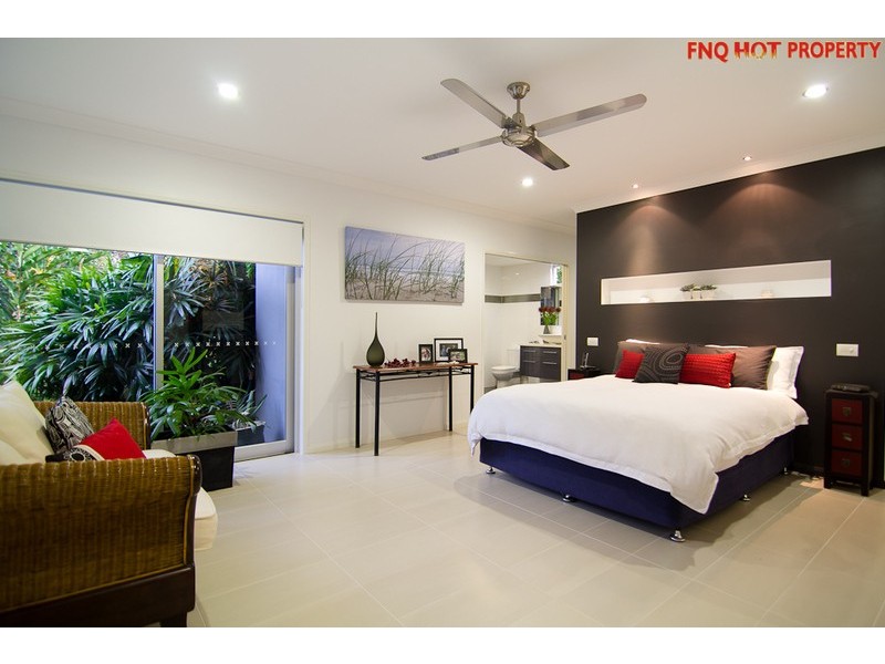 1 Lillian Road, Palm Cove QLD 4879