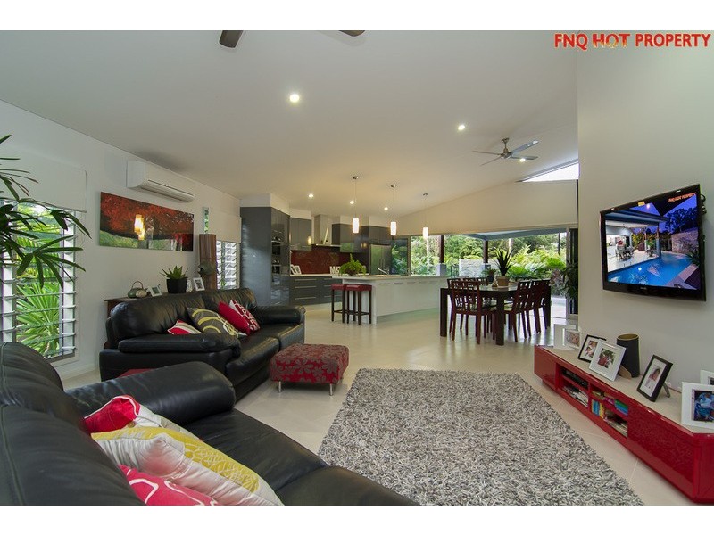 1 Lillian Road, Palm Cove QLD 4879