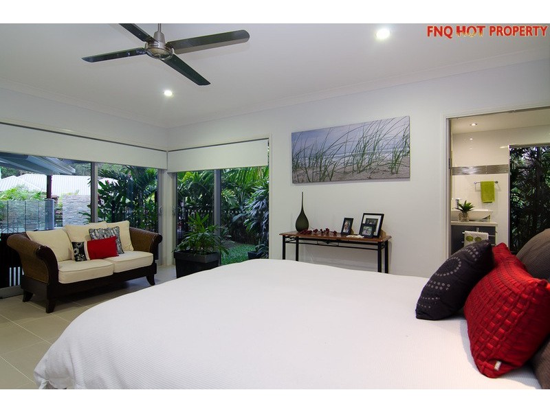 1 Lillian Road, Palm Cove QLD 4879