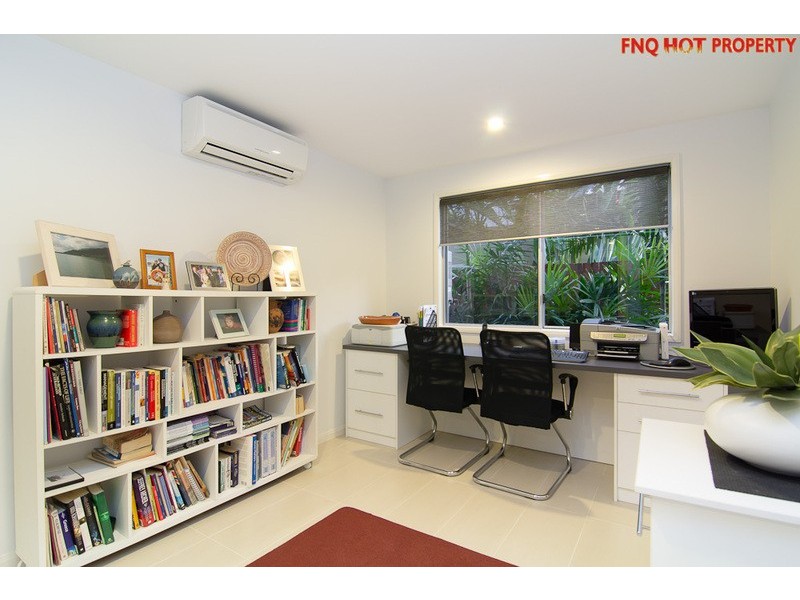 1 Lillian Road, Palm Cove QLD 4879