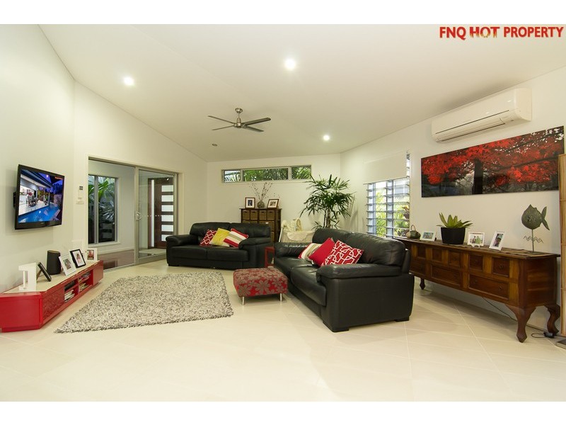 1 Lillian Road, Palm Cove QLD 4879