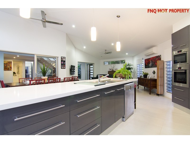 1 Lillian Road, Palm Cove QLD 4879