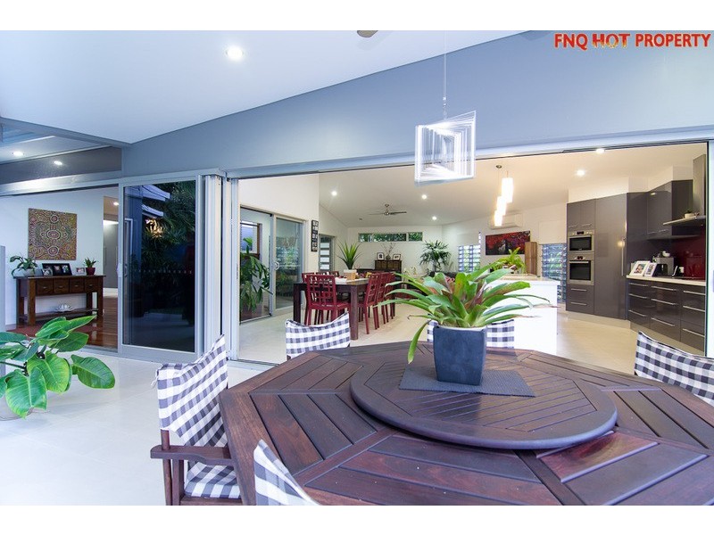 1 Lillian Road, Palm Cove QLD 4879