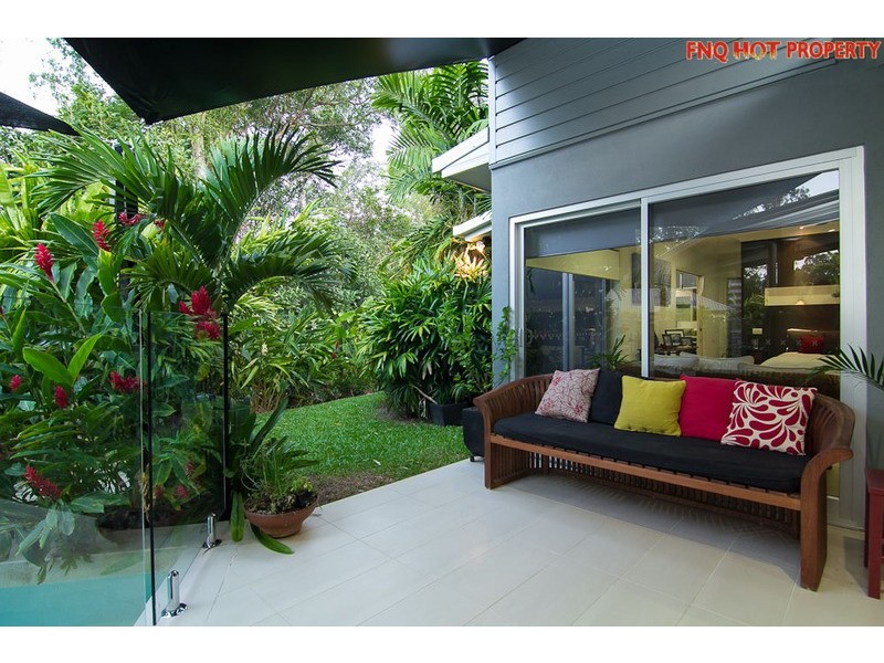 1 Lillian Road, Palm Cove QLD 4879