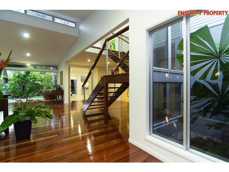 1 Lillian Road, Palm Cove QLD 4879