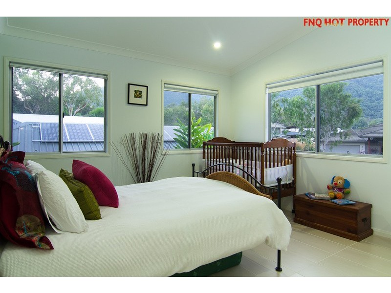 1 Lillian Road, Palm Cove QLD 4879