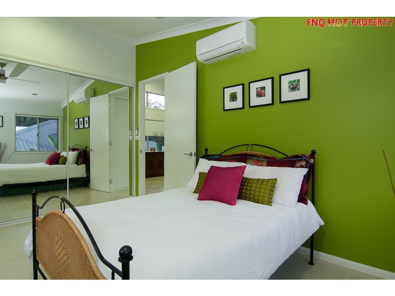 1 Lillian Road, Palm Cove QLD 4879