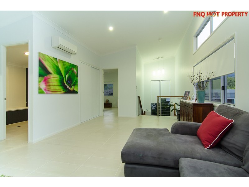 1 Lillian Road, Palm Cove QLD 4879