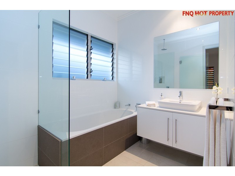 33 Bowline cl, Trinity Beach QLD 4879