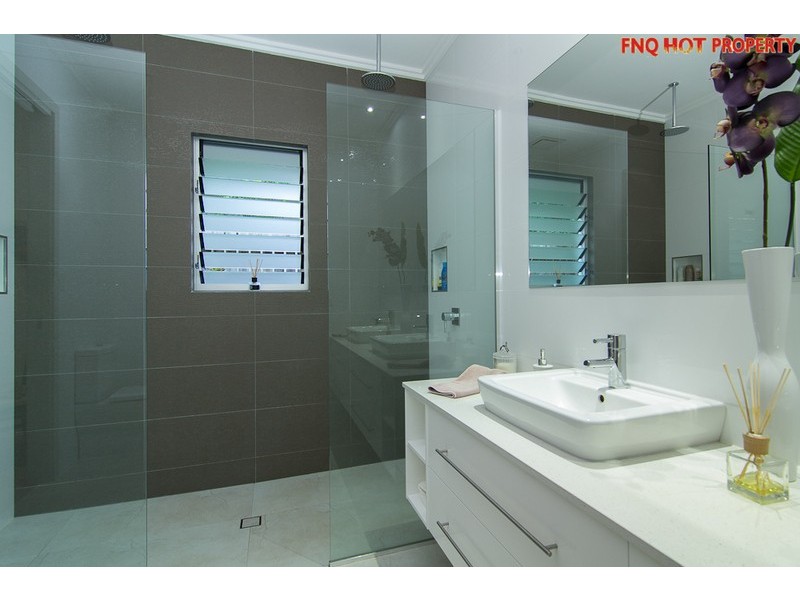 33 Bowline cl, Trinity Beach QLD 4879