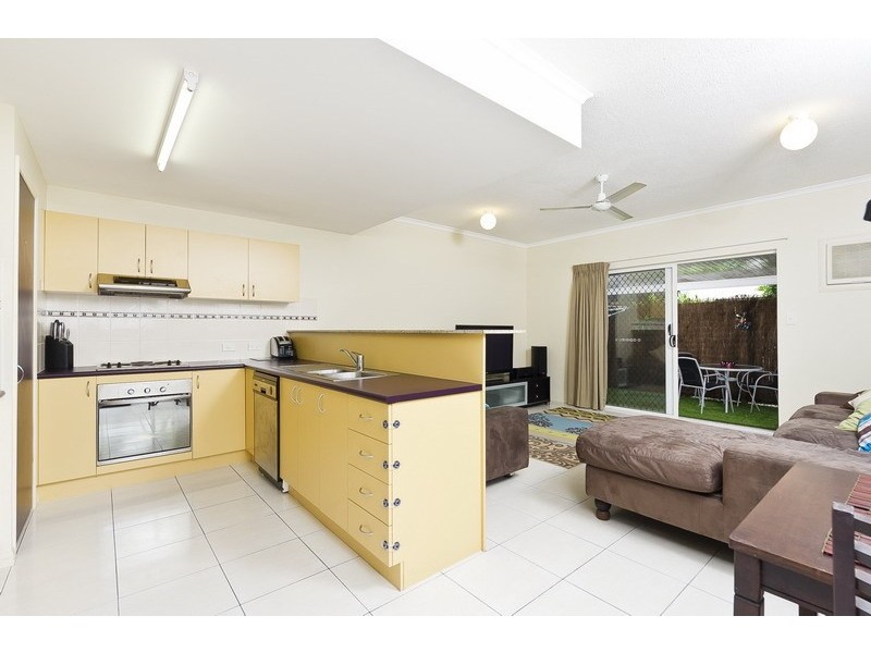 7/8 Oyster Ct, Trinity Beach QLD 4879