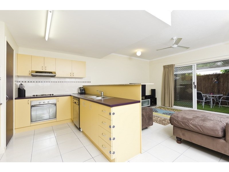 7/8 Oyster Ct, Trinity Beach QLD 4879