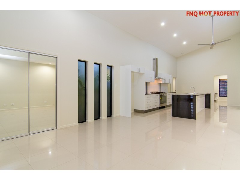 43 Aurelia Road, Palm Cove QLD 4879