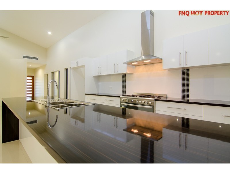 43 Aurelia Road, Palm Cove QLD 4879