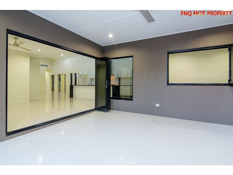 43 Aurelia Road, Palm Cove QLD 4879