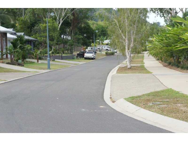 27  Aurelia Road, Palm Cove QLD 4879