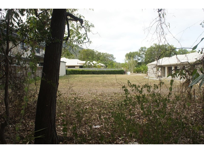 27  Aurelia Road, Palm Cove QLD 4879