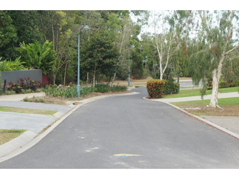 27  Aurelia Road, Palm Cove QLD 4879