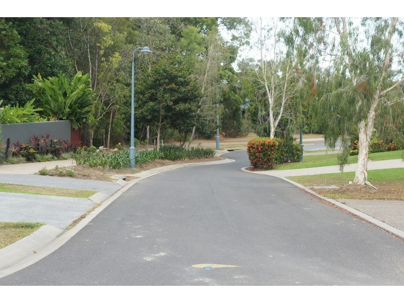 27  Aurelia Road, Palm Cove QLD 4879