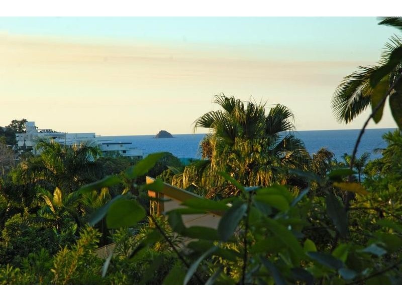 7 Trinidad Close, Trinity Beach QLD 4879