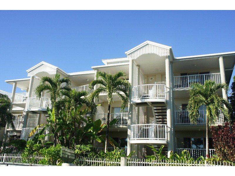 1/129-135 Oleander Street, Holloways Beach QLD 4878