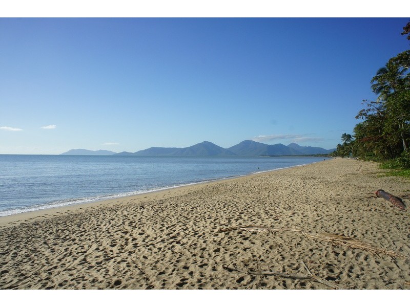 1/129-135 Oleander Street, Holloways Beach QLD 4878