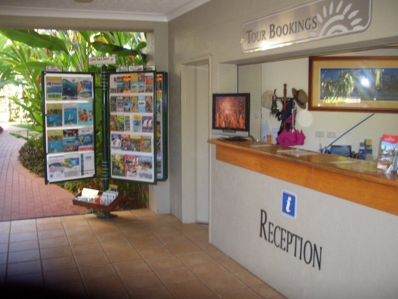 1/129-135 Oleander Street, Holloways Beach QLD 4878