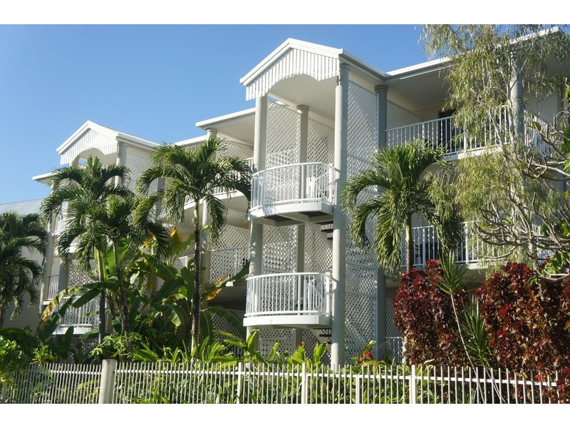 1/129-135 Oleander Street, Holloways Beach QLD 4878