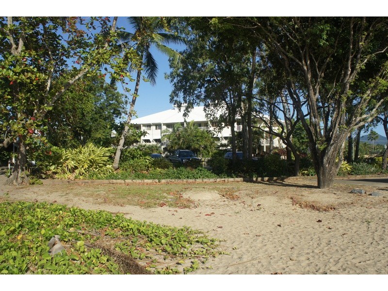 1/129-135 Oleander Street, Holloways Beach QLD 4878