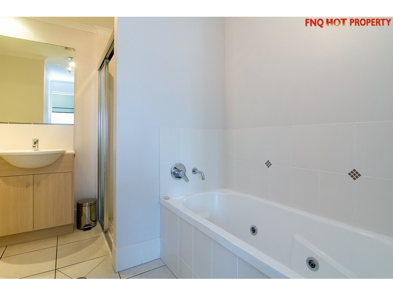 2/79 Spence St, Cairns City QLD 4870