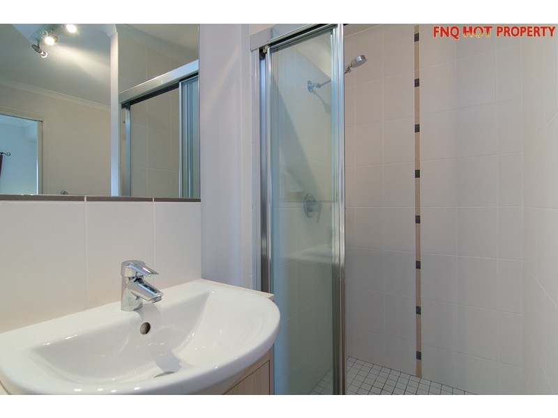 2/79 Spence St, Cairns City QLD 4870