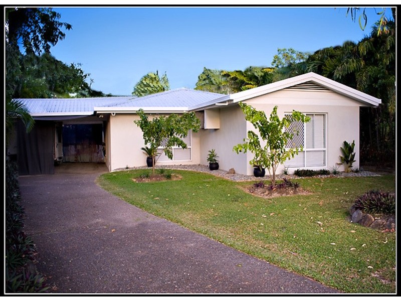 8 Strombus Ave, Trinity Beach QLD 4879