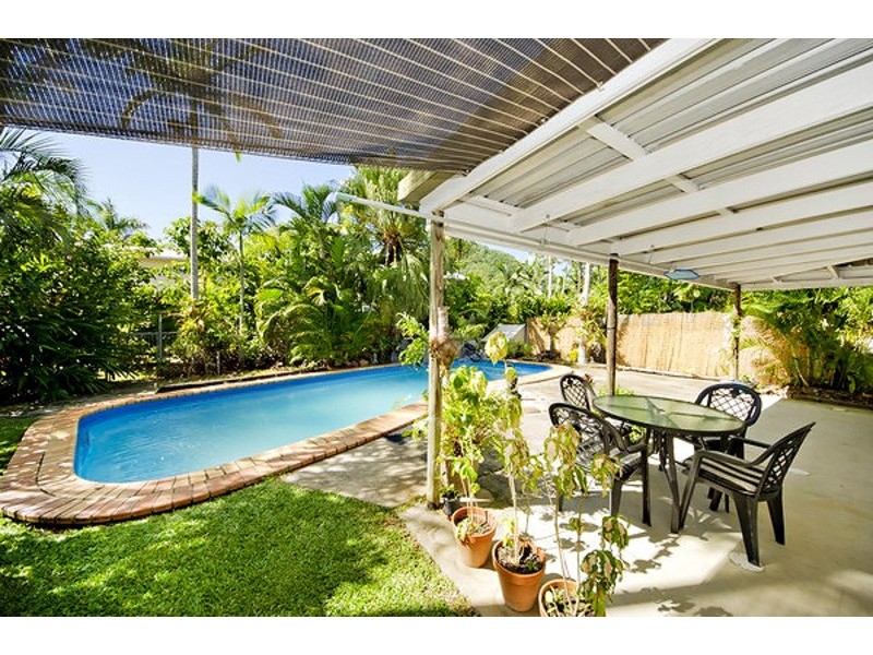 8 Strombus Ave, Trinity Beach QLD 4879